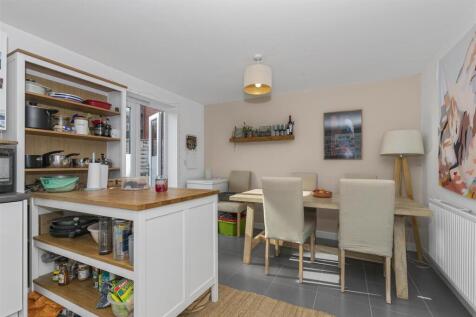 Kitchen 2.jpg