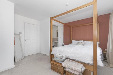 Bed 1.jpg