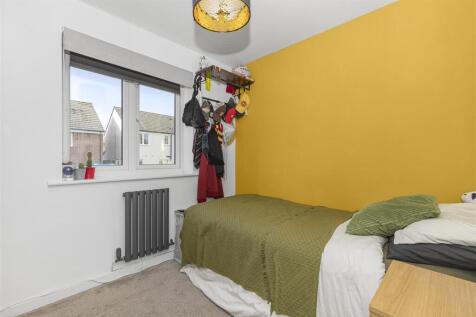 Bed 2.jpg