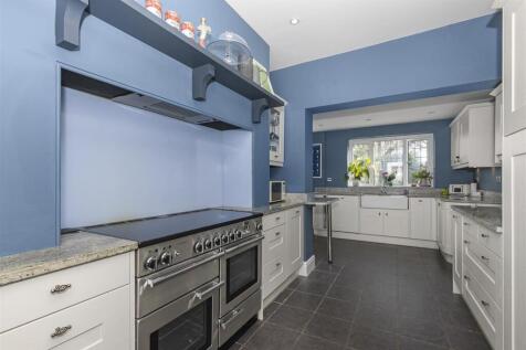 Kitchen 2.jpg