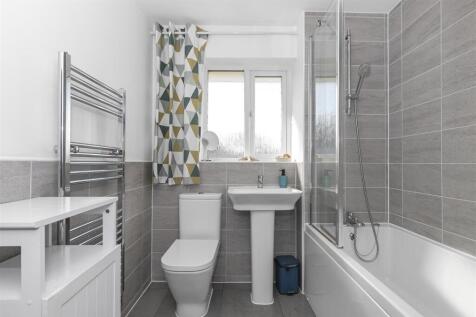 Bathroom 1.jpg
