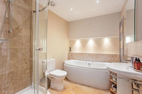 Bathroom 2.jpg