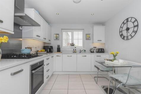Kitchen 1.jpg