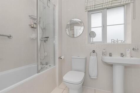 Bathroom 1.jpg