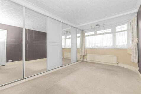 Bedroom 1.jpg