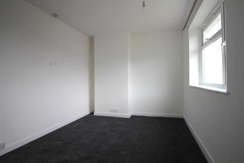 Front Bedroom 2.JPG
