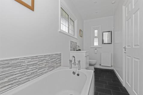 Bathroom 1.jpg
