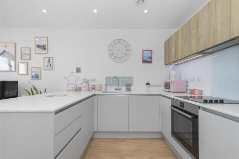 Kitchen 2.jpg