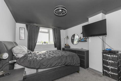 Bed 1.jpg