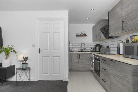Kitchen 2.jpg