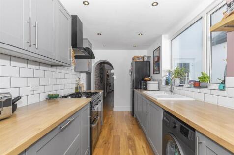 Kitchen 1.jpg