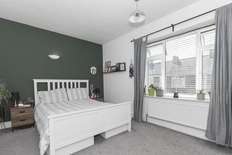 Bed 1.jpg