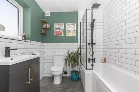 Bathroom 2.jpg