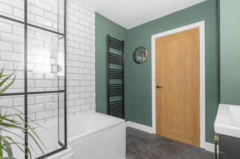 Bathroom 3.jpg