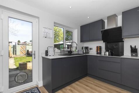 Kitchen 1.jpg