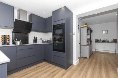Kitchen Dining.jpg