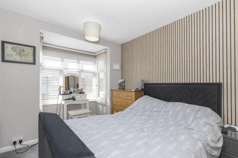 Bedroom 1.jpg