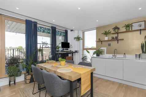 Dining Area.jpg