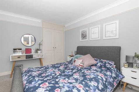 Bed 1.jpg