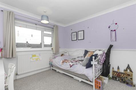 Bed 2.jpg