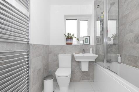 Bathroom 1.1.jpg