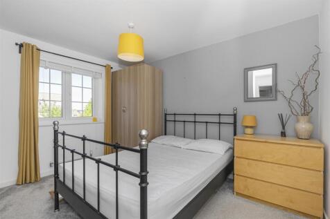 Bed 2.jpg