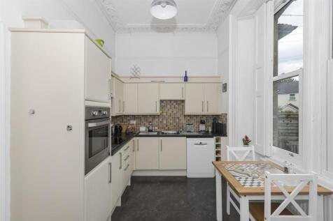 Kitchen 1.jpg