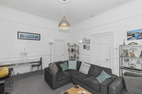 Lounge 3.jpg