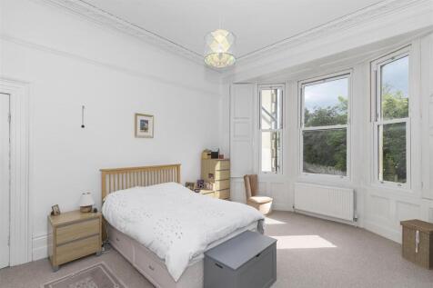 Bed 1.jpg