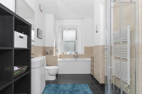 Bathroom 1.jpg