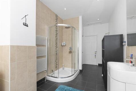 Bathroom 1.1.jpg