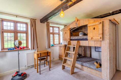 8580225-interior10.jpg