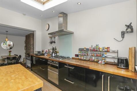 Kitchen 1.5.jpg