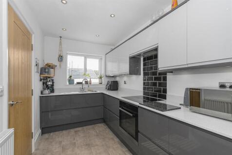 Kitchen 1.jpg