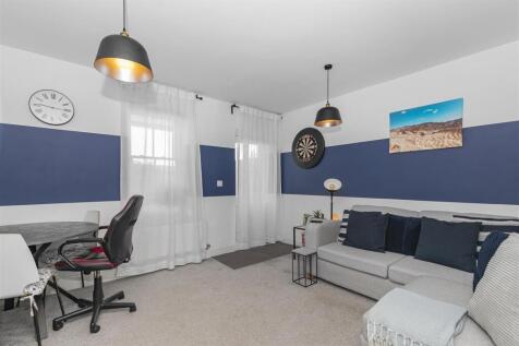 Lounge 1.jpg