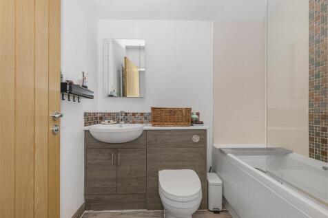 Bathroom 2.jpg