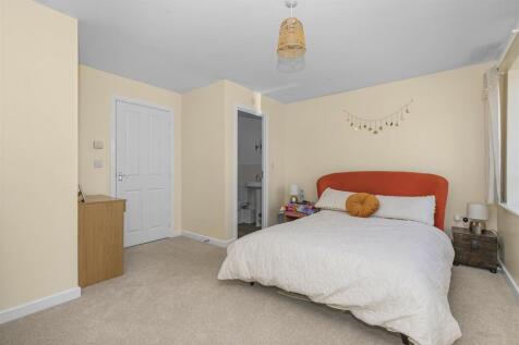 Bed 1b.jpg