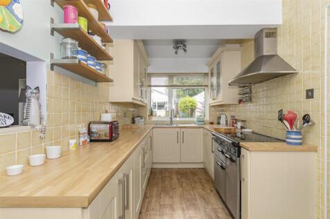 Kitchen 1.jpg