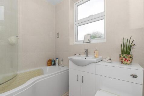 Bathroom 2.jpg