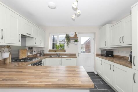 Kitchen 2.jpg