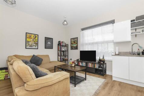 Lounge 1.jpg