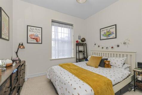 Bed 1.jpg