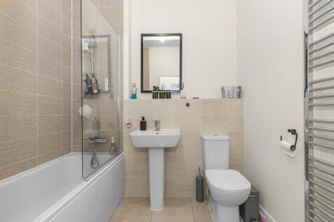 Bathroom 1.jpg