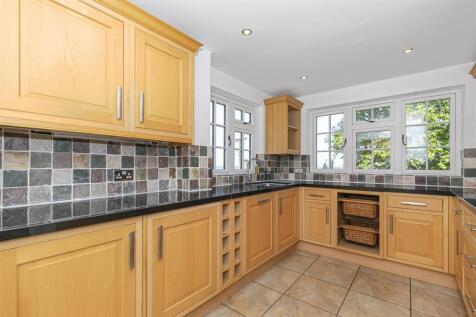 Kitchen 2.jpg