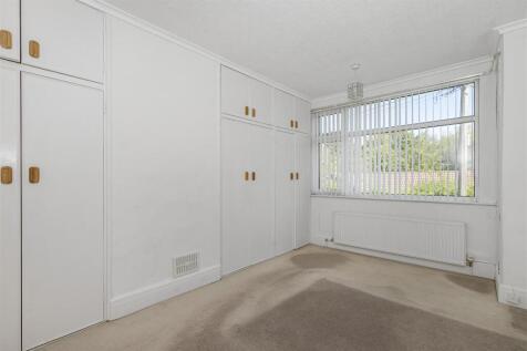 Bedroom 1.jpg