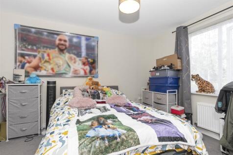 Bed 1.jpg