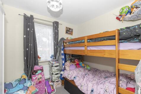 Bed 2.jpg