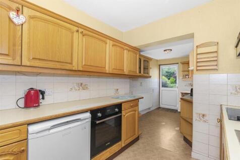 Kitchen 2.jpg