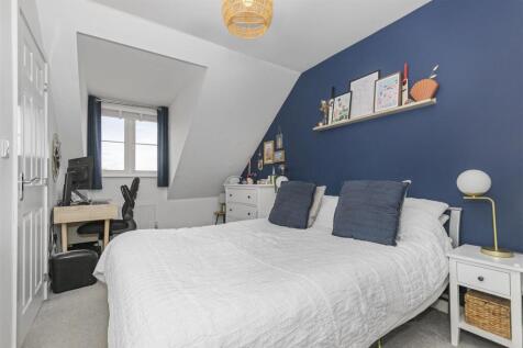 Bed 1.jpg