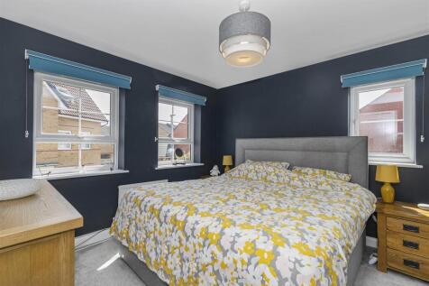 Bed 1.jpg